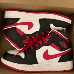 Nike Air Jordan 1 Mid NWT